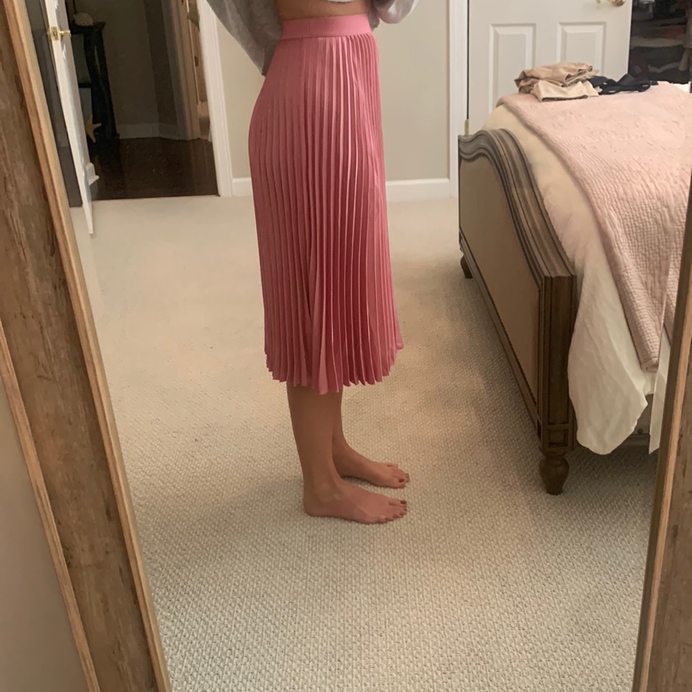 Pink pleated midi skirt